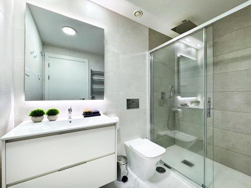 Koupelna v ubytování Luxury Ground Floor Apartment in Flamenca Village