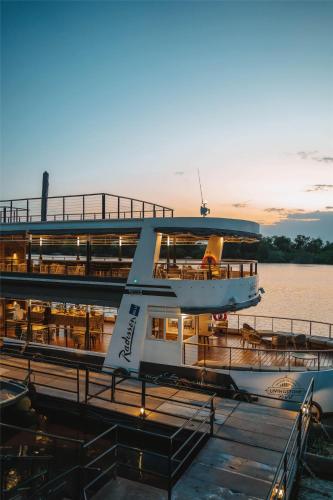 Permandangan sungai dekat dengan hotel