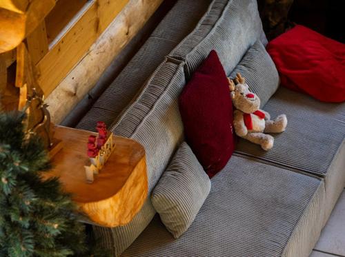 a teddy bear sitting on a couch with a table at Chalet Inuit in Font Romeu Odeillo Via