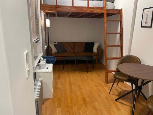 Χώρος καθιστικού στο Renovated Studio in Union Square