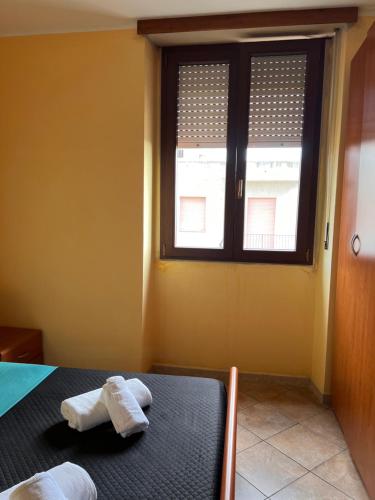 a room with a table and a window with towels at Affittacamere Cappuccini in Sassari