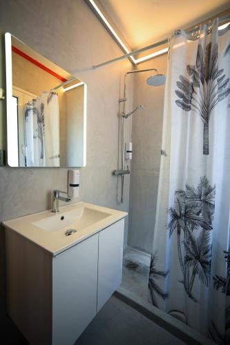 Plaka Central Suite by Zeussuites