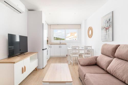 a living room with a couch and a kitchen at Apartamentos Almadraba in Zahara de los Atunes