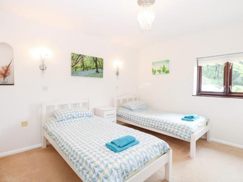 Postel nebo postele na pokoji v ubytování Lowbrook Cottage