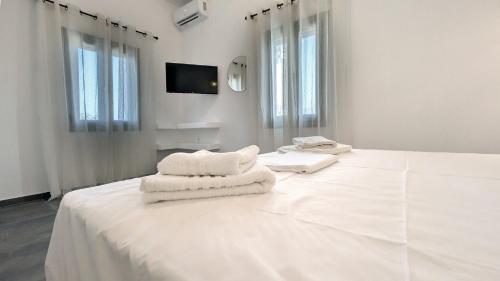 Postel nebo postele na pokoji v ubytování KONAKI Private Villa