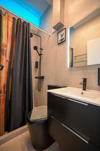 Acropolis View Urban Suite by Zeussuites