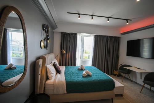 Acropolis View Urban Suite by Zeussuites