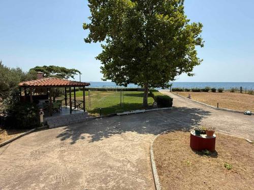 FRONT SEA House DIKELLA