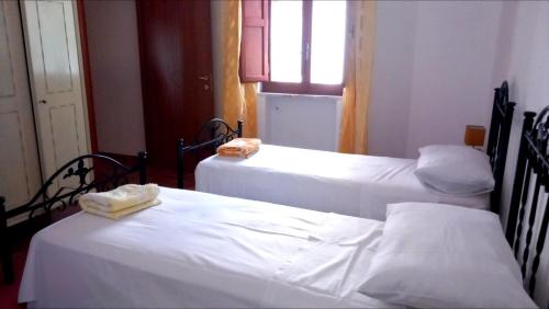two twin beds in a room with a window at Dimora Montenegro 