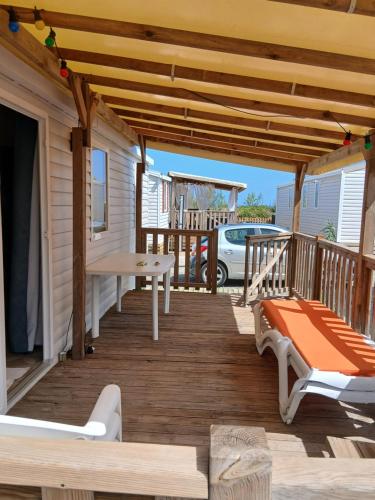 mobilhome vue mer accès direct plage sable fin