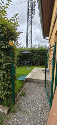 a patio with a table and an umbrella in a yard at Apartmán v Královském Údolí in Králŭv Dvŭr