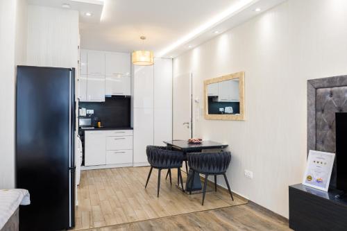Η κουζίνα ή μικρή κουζίνα στο Rebany Apartman 2 Central Location