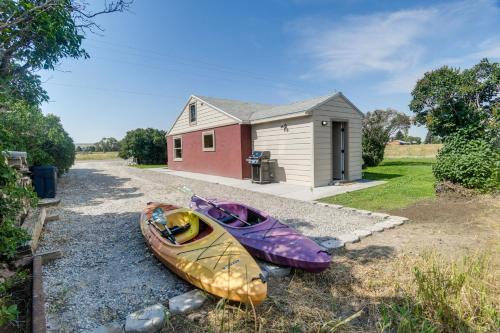 Κήπος έξω από το Fish, Hike and Ski Ririe Retreat with Kayaks!