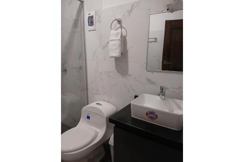 Un baño de Sarawi Inn