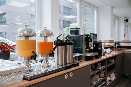 a kitchen with two coffee makers on a counter at Europa-Haus-Bocholt - Bett & Bike in Bocholt