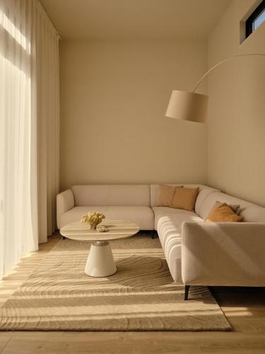 a living room with a couch and a table at URUUMI Onna Pool Villa ｳﾙｳﾐ ｵﾝﾅ ﾌﾟｰﾙ ｳﾞｨﾗ -公式- in Onna