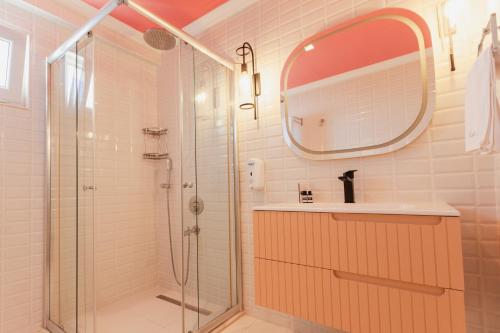 Un baño de Kalkan Suite 203