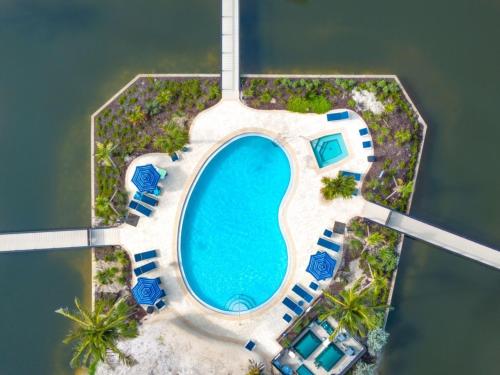 Kolam renang di atau dekat dengan Pointe Santo E44 condo