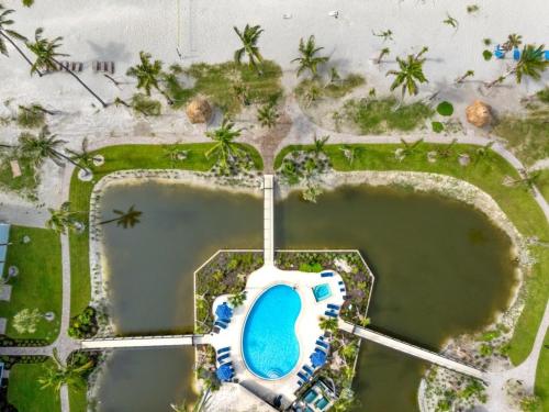 Kolam renang di atau dekat dengan Pointe Santo E44 condo