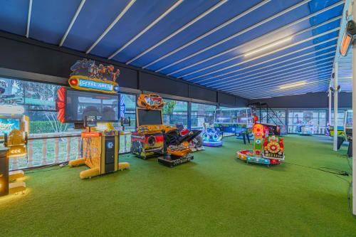 a room with many different arcade games in it at May Termal Pamukkale in Pamukkale