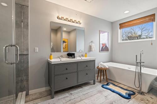 Koupelna v ubytování The Executive South Philadelphia 4BR 3Bath