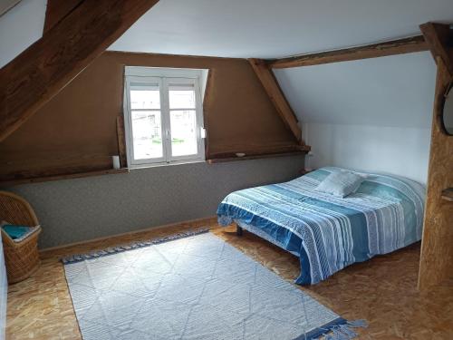 a bedroom with a bed and a window at Maison De Vacances 