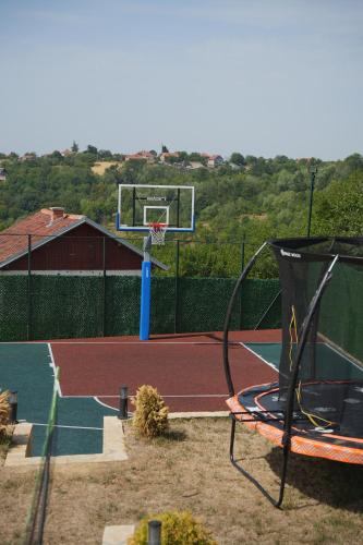 a basketball hoop on a tennis court at Kosmajko in Koraćica