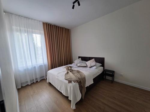 Postel nebo postele na pokoji v ubytování Apartament w Starym Koszarowcu