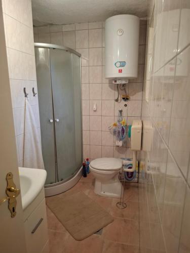 Et badeværelse på Kuća za odmor Slabinja