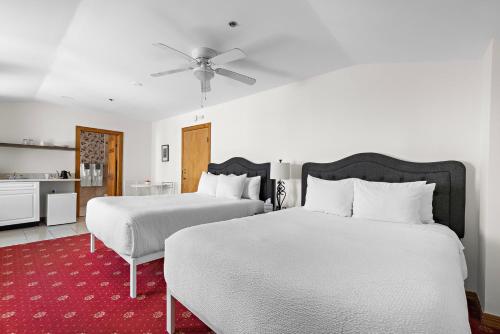 Postel nebo postele na pokoji v ubytování Majestic Hotel