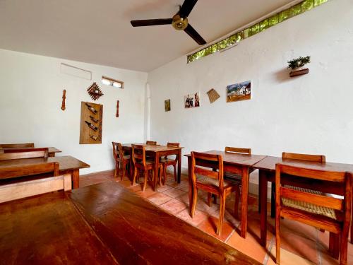 a dining room with wooden tables and chairs at Hotel Villa de Mompox in Mompos