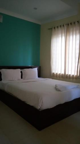Cama o camas de una habitación en SHALOM RESIDENCY