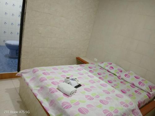 a bed with a stuffed animal sitting on top of it at Hospedaje el balcon suite in Villavicencio
