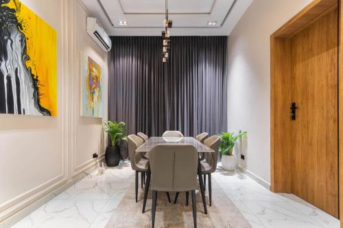 Χώρος καθιστικού στο Two bedroom apartment with pool and ps5 IKate, Lekki