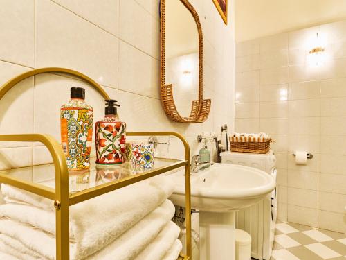 Ένα μπάνιο στο Elegant Jungle Loft In Centro Storico