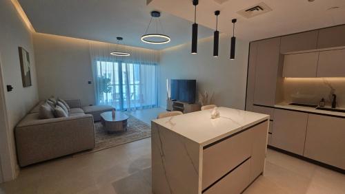 Urban Sunset, Newly Renovated Central 1BR