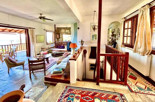 Ruang duduk di Olive Grove House