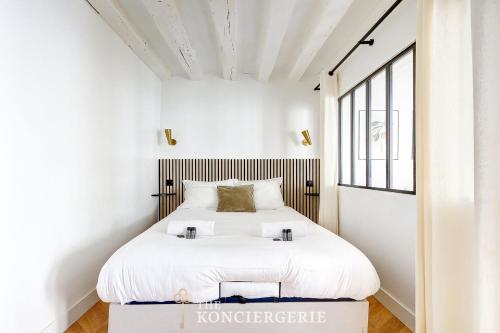 Ένα ή περισσότερα κρεβάτια σε δωμάτιο στο Elegance et confort a deux pas de Seine