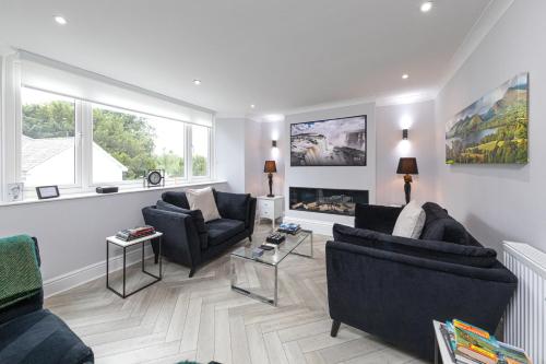 a living room with two couches and two chairs at Stunning 2 bedroom Apartment in Central Keswick in Keswick