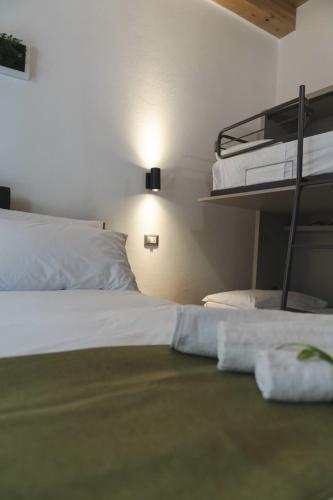 Katil atau katil-katil dalam bilik di Dimora Riente Luxury Rooms