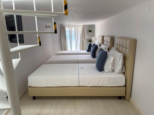 Letto o letti in una camera di Queen's Ocean Sight - Guest House