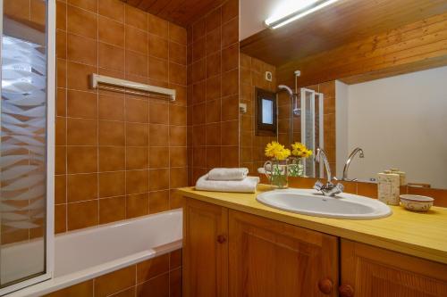 Ένα μπάνιο στο Résidence Igloo 12 ski in - ski out - Happy Rentals