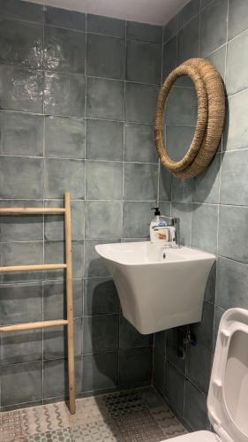 Et badeværelse på Essaouira wood studio medina