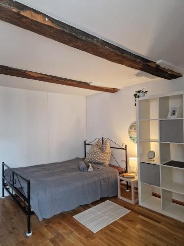 Postel nebo postele na pokoji v ubytování Charmante Ferienwohnung im Herzen von Rostock