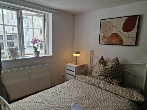 Postel nebo postele na pokoji v ubytování Charmante Ferienwohnung im Herzen von Rostock