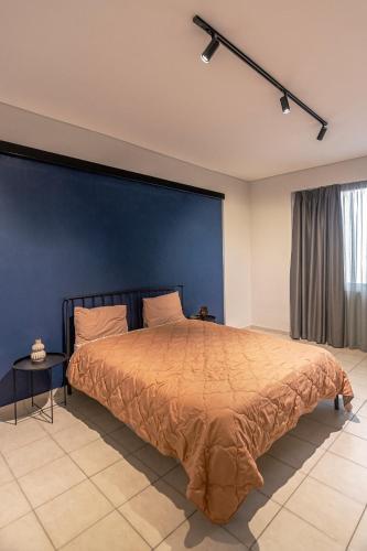 Ένα ή περισσότερα κρεβάτια σε δωμάτιο στο s2 apartments