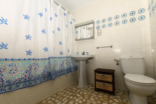 Ένα μπάνιο στο La Casa de Fausto en Basardilla