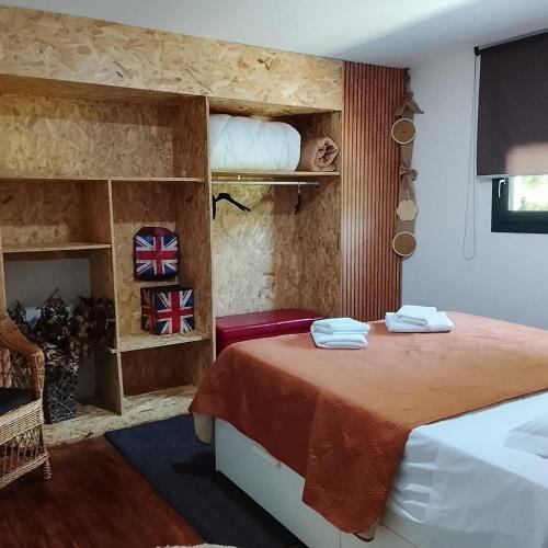 Giường trong phòng chung tại Alojamento 444