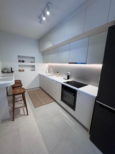 Luxury 2bedroom Apartment in Glyfada- Scarlet Vibes Glyfada