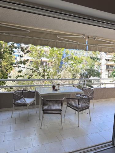 Luxury 2bedroom Apartment in Glyfada- Scarlet Vibes Glyfada